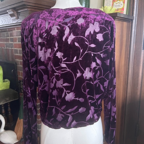 Vintage Rabbit Designs Floral Lace Purple Top - Picture 6 of 6